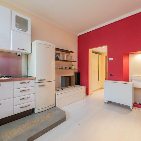 Xenia Apartments - Colorful Apartment In Fiera Area ميلان المظهر الخارجي الصورة