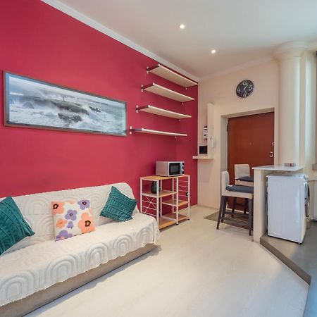 Xenia Apartments - Colorful Apartment In Fiera Area ميلان المظهر الخارجي الصورة