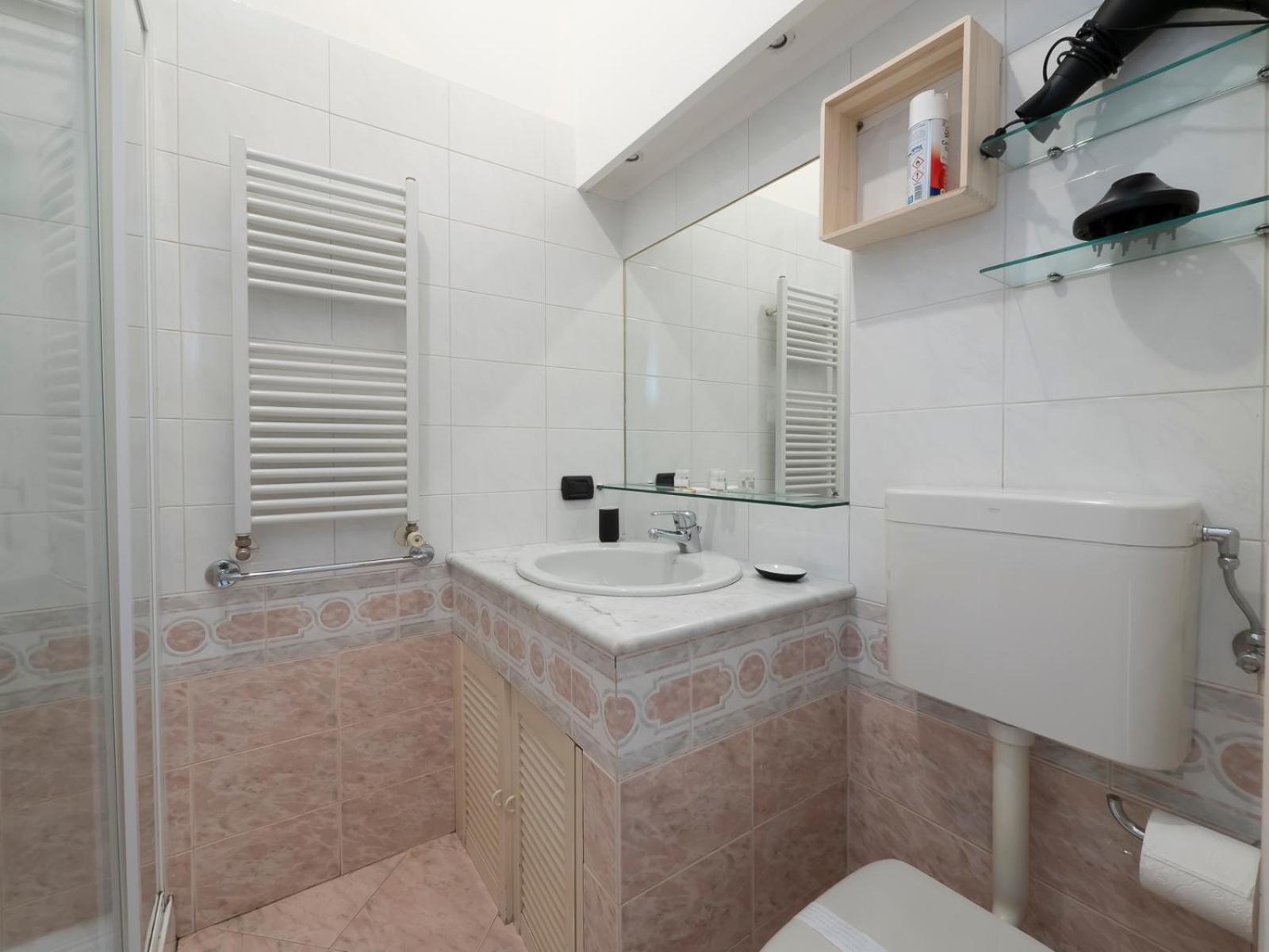 Xenia Apartments - Colorful Apartment In Fiera Area ميلان المظهر الخارجي الصورة