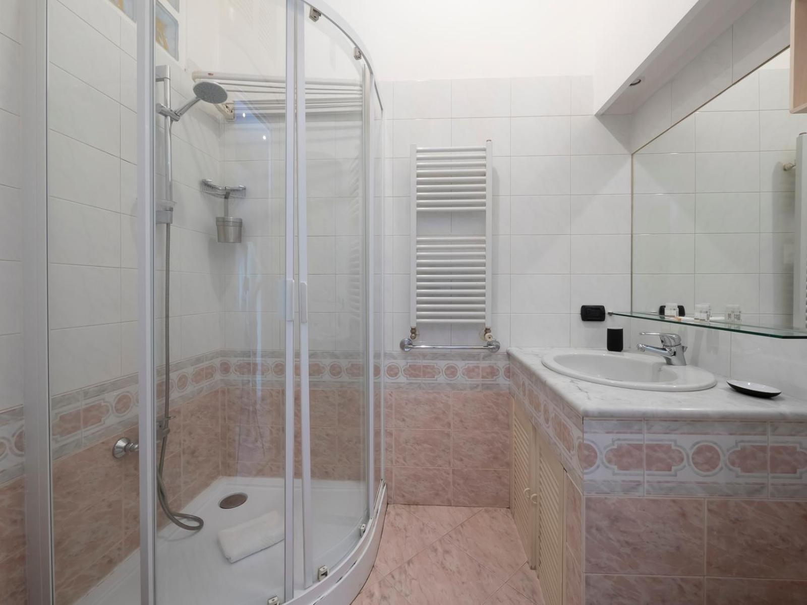 Xenia Apartments - Colorful Apartment In Fiera Area ميلان المظهر الخارجي الصورة