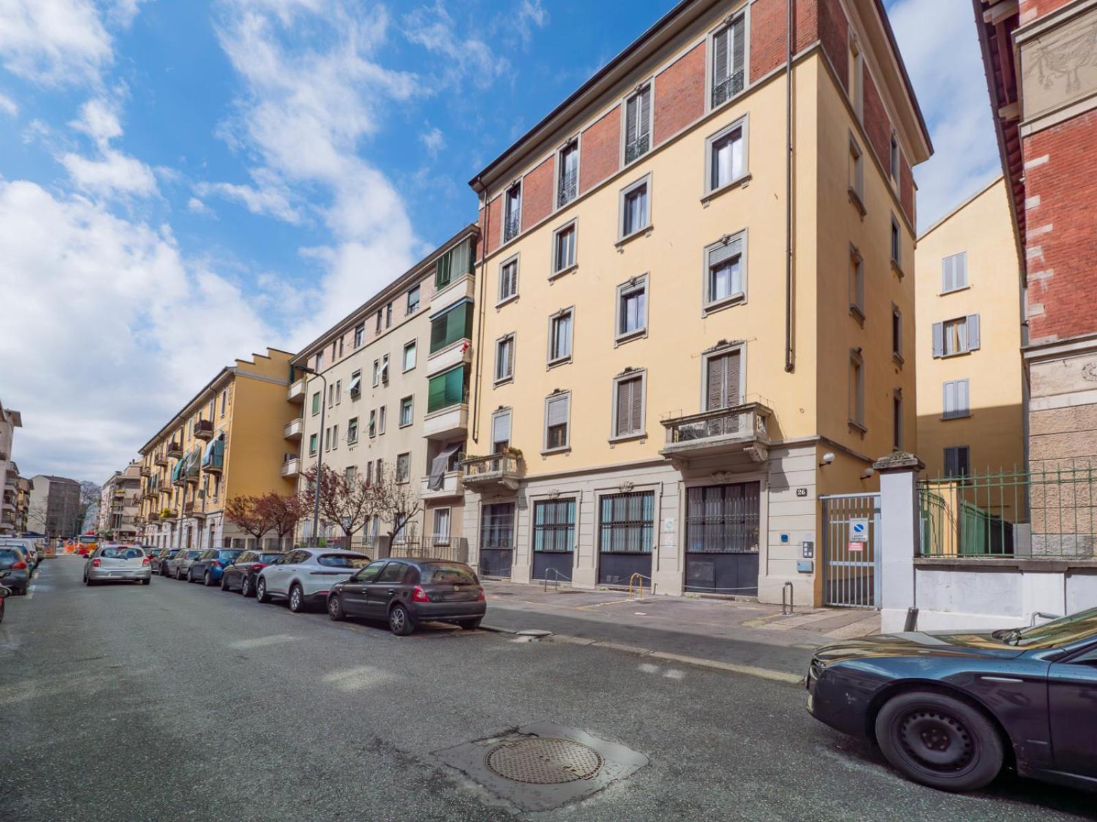 Xenia Apartments - Colorful Apartment In Fiera Area ميلان المظهر الخارجي الصورة